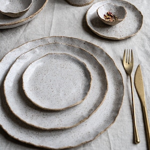 Speckled Oat Stoneware Plates