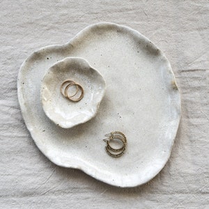 Lily Pad Jewellery Dish in Sea Salt Glaze image 1