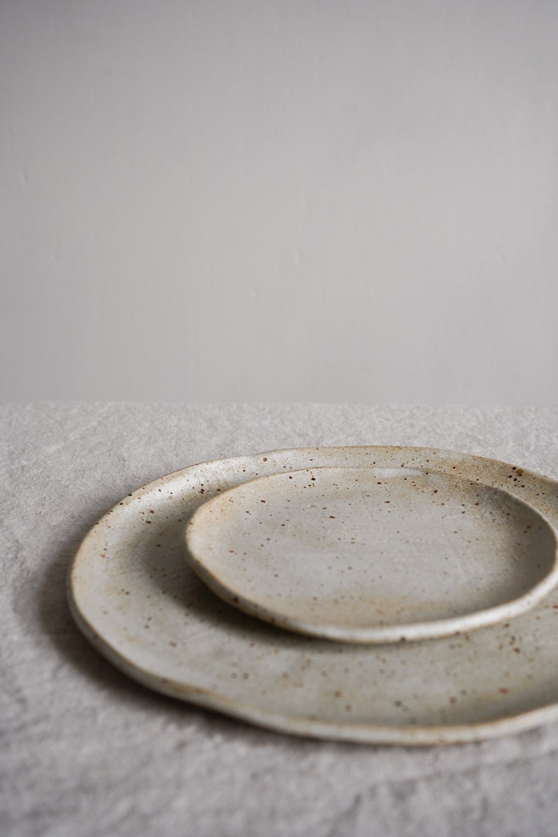 Ceramic Off-white on dark flecked clay 'Toasted' ceramic stoneware plate, dinnerware, kitchen decor, dinner set, serving plate. zdjęcie 1