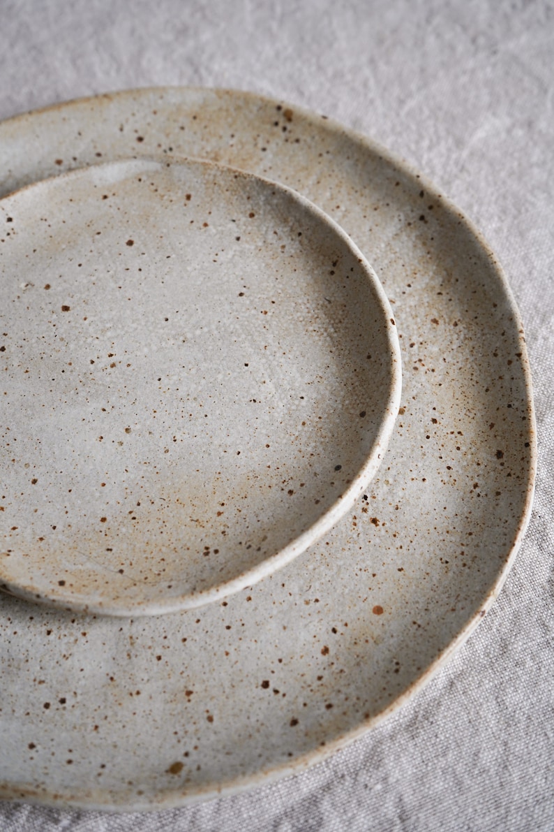 Ceramic Off-white on dark flecked clay 'Toasted' ceramic stoneware plate, dinnerware, kitchen decor, dinner set, serving plate. zdjęcie 5