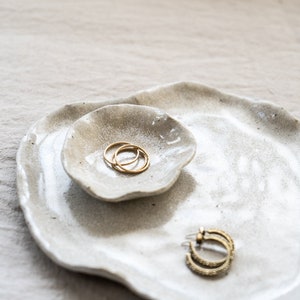 Lily Pad Jewellery Dish in Sea Salt Glaze imagem 2