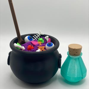 Mini caixa de areia de caldeirão de bruxa de mesa com areia e ingredientes, brinquedo sensorial para mesa, decoração de mesa de Halloween, frasco de poção de bruxa