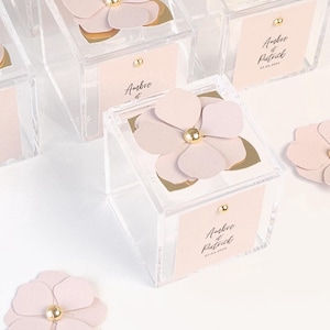 Boîte à dragée en plexiglass personnalisée avec décoration florale - mariage, baptême ou anniversaire