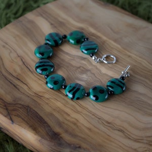 Grün und schwarz Glas Perle Armband, handgemachte Armband, Boho Perlen Schmuck, Boho Schmuck, Perlenarmband, Damen Boho Armband, Glasperle