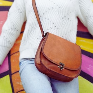Sac à main bandoulière en cuir véritable marron pour femme, Petit sac bandoulière en cuir marron, Sac cuir artisanal, Sac cuir vintage, LOLA