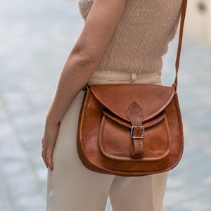 Women's Genuine Brown Leather Crossbody Bag – Handmade Vintage Leather Purse with Pockets  CALIMA