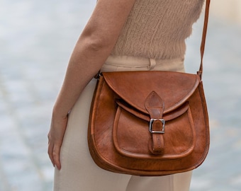 Dames schoudertas van echt leer in bruin, handgemaakte tas van een ambachtsman – een ethisch verantwoord cadeau, vintage leren tas, leren schoudertas