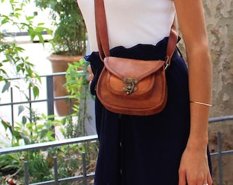 Petit Sac en Cuir avec Crochet Vintage – Élégant et Pratique - SOPHIE CLOCK