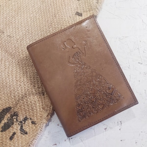 Leather notebook with engraved woman silhouette, leather sketchbook for artists, engraved leather sketchbook, unlined sketchbook, journal