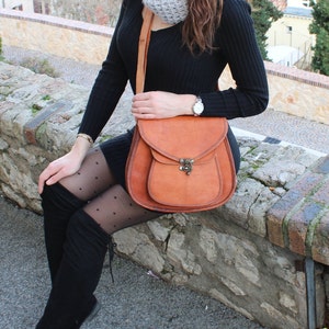 Vintage leather handbag, 70s women leather bag, Vintage style boho bag, Brown handbag natural leather, Crossbody leather bag, CALIMA LOCK