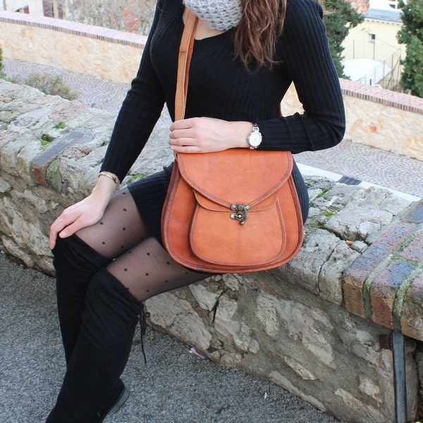 Vintage leather handbag, 70s women leather bag, Vintage style boho bag, Brown handbag natural leather, Crossbody leather bag, CALIMA LOCK