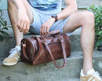 Sac de voyage en cuir, sac week end cuir marron effet vintage, bagage à main et porté épaule en cuir, valise vintage cuir.