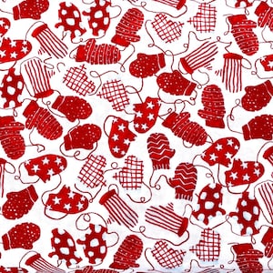 Peut inclure: Tissu rouge et blanc avec un motif répété de mitaines. Les mitaines sont de styles variés, dont certaines avec des étoiles, des pois et des rayures.
