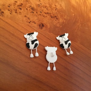 Button Plastic Button Cow with Dangling Legs 18 mm 2 Pieces