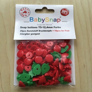 Könnte beinhalten: Eine Tüte mit roten und grünen Kunststoff-Druckknöpfen. Die Tüte ist mit "BabySnap" und "Snap buttons T5-12,4mm Farbe 20pcs Kunststoff Druckknöpfe + 10pcs for Free Allergiker geeignet" beschriftet.