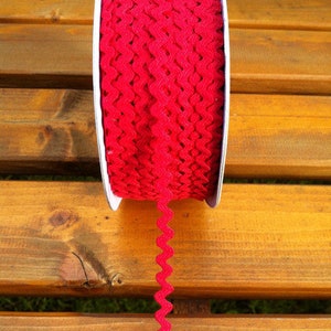 Ric rac braid in red 6 mm wide
