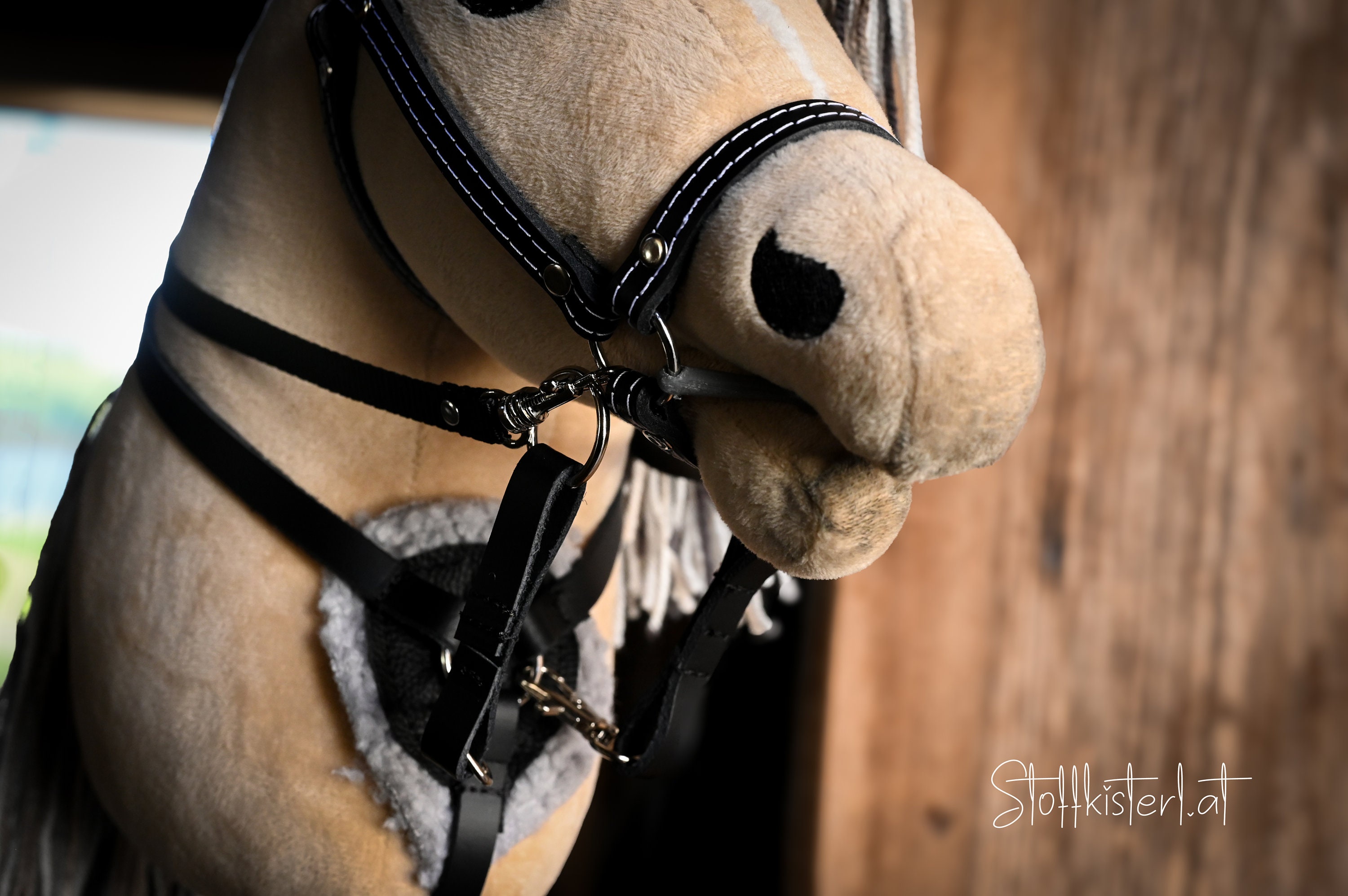 Pendentif Médaillon Martingale Pour Harnais De Cheval - Représente Un Cheval Au Galop Cabré, Métal Marron
