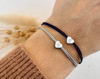 Personalisiertes Armband, Herz mit Buchstabe silber, Makramee Herzarmband, mit Karte Lieblingsmensch, viele Farben, Geschenk für Sie