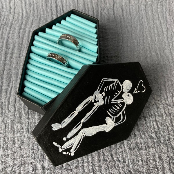 Coffin Ring Box - skeleton kiss