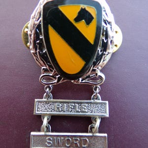 US Army 1st Cavalry Division Patch Expert Marksman Rifle Sword Badge Bar Pin Custom Insignia