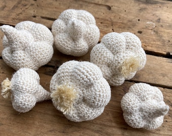 crocheted garlic for children's kitchen and grocery store * Montessori * crocheted vegetables * Handmade * crocheted food for play kitchen