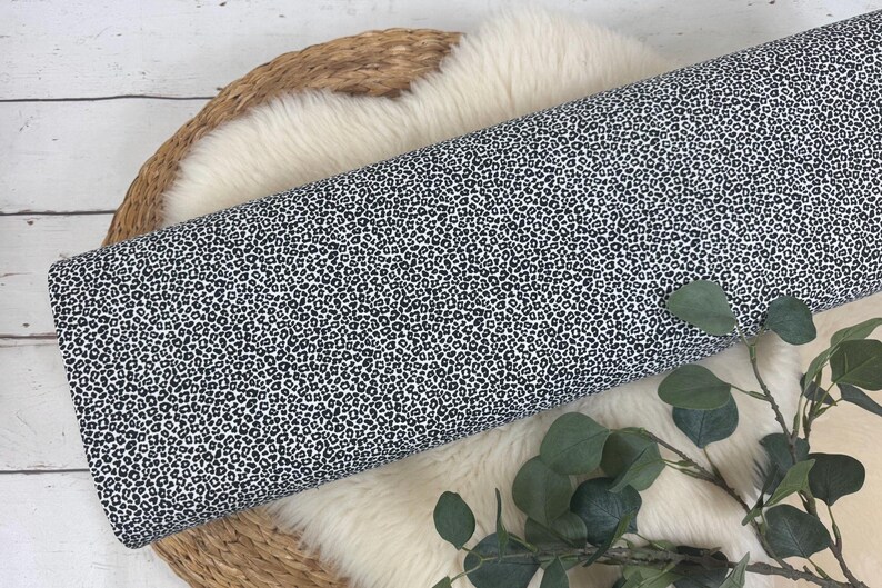 Jersey fabric – leopard print animal print in ecru, dusty rose, light grey, olive green, denim blue – Oeko-Tex Standard 100 No. 201 – from 50 cm ecru 201-318