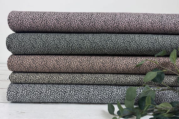 Jersey Stoff – Leoprint Animalprint in ecru, altrosa, hellgrau, olivgrün, jeansblau – Öko-Tex-100 Nr. 201- ab 50cm