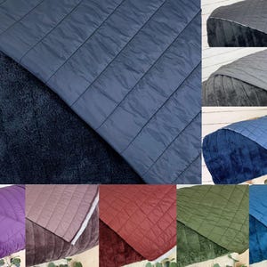 Può includere: Una collezione di coperte trapuntate in vari colori, tra cui blu navy, viola, rosa, rosso, verde e blu. Le coperte sono realizzate in un tessuto morbido e soffice e hanno un design trapuntato.