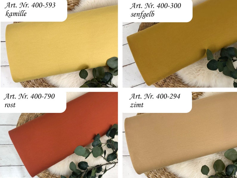 Puede incluir: Cuatro muestras de tela en diferentes colores: amarillo mostaza, amarillo oscuro, naranja &oacute;xido y beige. Las muestras est&aacute;n etiquetadas con sus n&uacute;meros de art&iacute;culo y nombres de color en alem&aacute;n: "Art. Nr. 400-593 kamille", "Art. Nr. 400-300 senfgelb", "Art. Nr. 400-790 rost" y "Art. Nr. 400-294 zimt".