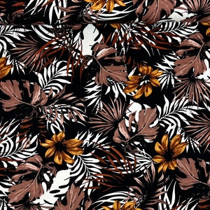 Può includere: Un tessuto con un motivo a foglie tropicali. Il design presenta grandi foglie marroni e dorate, fronde di palma bianche e uno sfondo nero. Il tessuto è adatto per abbigliamento, decorazioni per la casa o progetti artigianali.