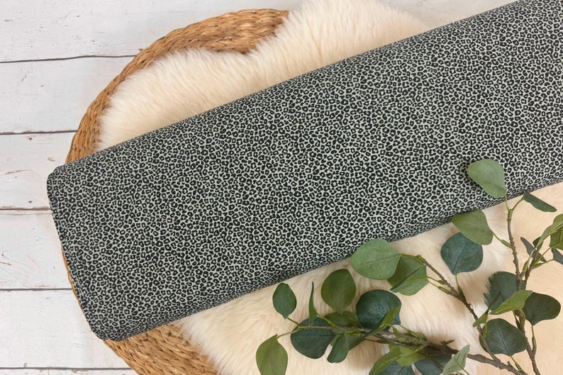 Jersey fabric – leopard print animal print in ecru, dusty rose, light grey, olive green, denim blue – Oeko-Tex Standard 100 No. 201 – from 50 cm hell olivgrün -320