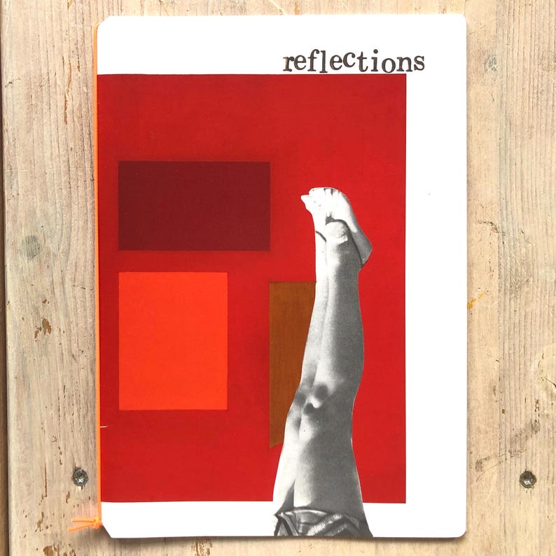 Puede incluir: Un cuaderno con fondo rojo y la palabra "reflections" en la parte superior. La imagen presenta una foto en blanco y negro de piernas apuntando hacia arriba. Hay tres rect&aacute;ngulos de colores en el fondo.