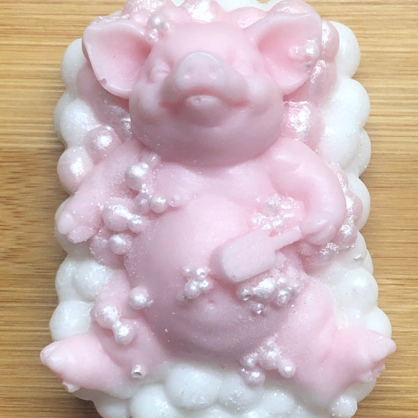 Piggy in bubbles SOAP | Piggy in the tub | Rubba dub dub Piggy in the tub!