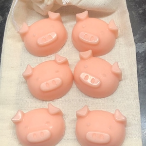 SOAP little pigs/piggies/pig soap/very cute/cotton bag/great Birthday treat! Piggy soap/pig faces/vegan friendly/veggie based glycerin soap