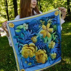 Chal ucraniano con flores de Ucrania - Independencia de Ucrania - Arte de Ucrania - Bufanda - Bufanda de diseñador - Bufanda cuadrada - Bufanda de seda - Regalo de Ucrania