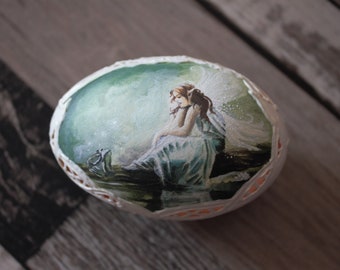 Art on the Egg, Elf with frog