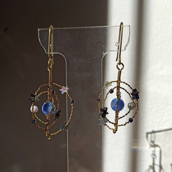 Mond, Erde und Sterne Ohrringe / Statement Ohrringe / himmlische Ohrringe / Sterne Ohrringe / Statement Ohrringe / Sonnendraht Ohrringe / Galaxie Ohrringe/ Planeten Ohrringe