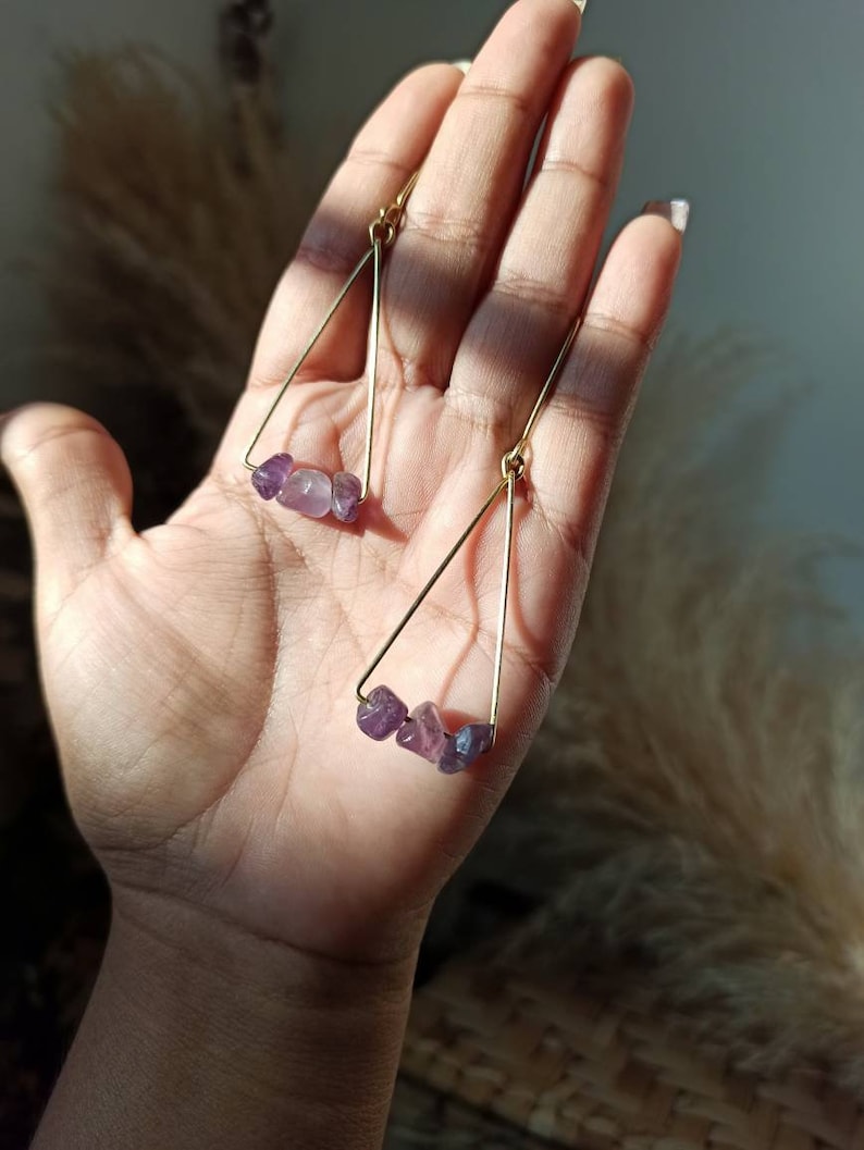 Amethyst crystals triangle earrings/ minimalist earrings / abstract earrings/ stone earrings /wire earrings/ quartz earrings/ minimalistich Amethyst