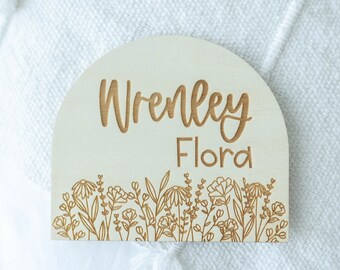 Letrero floral personalizado con nombre de bebé, letrero de hospital, anuncio de recién nacido, anuncio de nacimiento, accesorio fotográfico para recién nacido, anuncio de bebé, regalo para bebé
