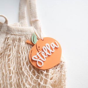Aangepaste acryl cadeaulabel perzik 1e verjaardagsfeestje kinderen hang tag gepersonaliseerde tag een zoete perzik eerste verjaardag decor zoet als een perzik
