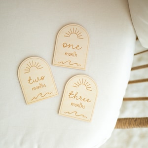 Ocean Wave Sun Ensemble d'étapes importantes du mois pour bébé Marqueurs en bois pour l'étape de bébé Cartes d'étape pour bébé Blocs d'étape pour bébé Cartes mensuelles pour bébé