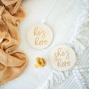 She&#39;s/He&#39;s Here Sign, Newborn Announcement, Baby Shower Gift, Newborn Photography, Birth Announcement, Newborn Gift, Baby Milestone Sets