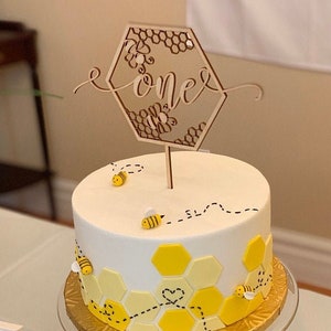 Bee Custom Cake Topper, Bumble Bee Birthday Cake Topper, Bee Party, First Birthday Bee, Kids Birthday Party, Bee Day Cake Topper, Bee Topper
