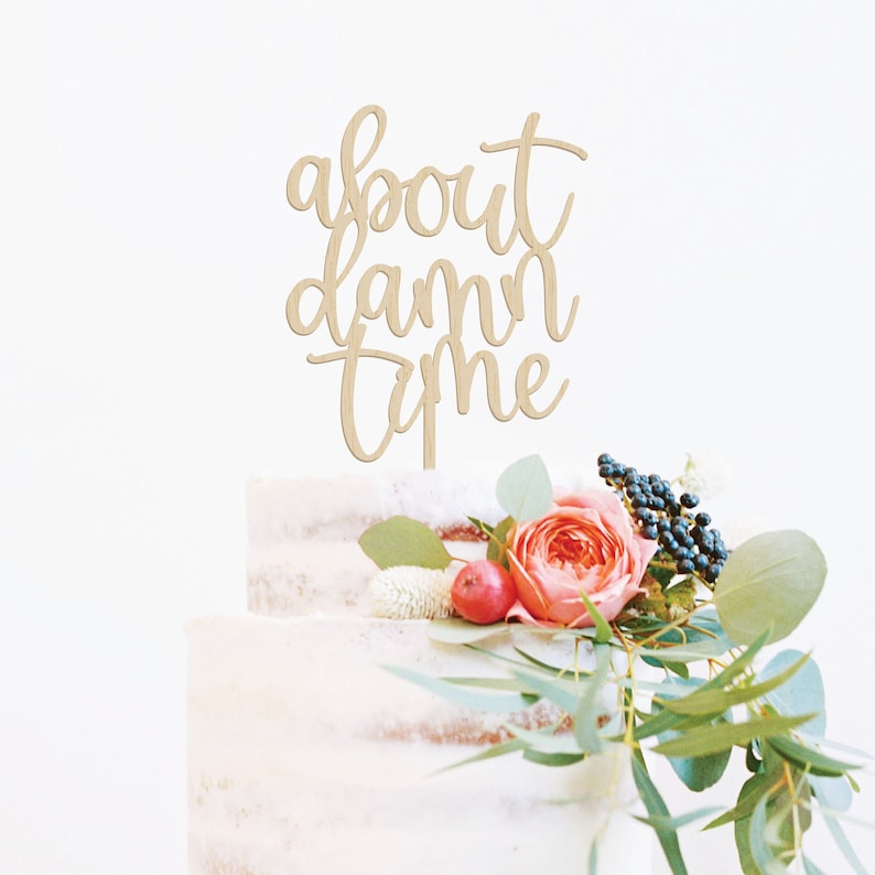 34 Cake Topper Ideen für deine Hochzeit - von personalisiert bis lustig 34 Cake Topper Ideen für deine Hochzeit - von personalisiert bis lustig