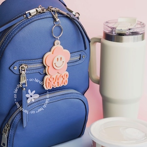 Étiquette de sac à dos Daisy Smile, porte-clés pour enfants, étiquette de nom rétro, étiquette de sac en acrylique, étiquette de sac, étiquette de bagage, étiquette de couche, étiquette de boîte à lunch, étiquettes de sac à dos