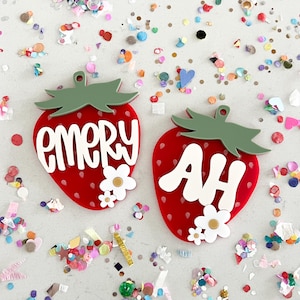 Étiquette de sac à dos fraise Étiquette de sac en acrylique Étiquette de sac pour enfants Étiquettes de sac à langer Porte-clés en acrylique Étiquette de bagage pour enfants Étiquette Boho Daisy Étiquettes de sac à dos 3D pour enfants
