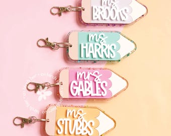 Llavero con forma de lápiz, regalo para profesores por menos de 20 dólares. Idea de regalo para profesores al final del curso. Idea de regalo de agradecimiento para profesores. Llavero para profesores.