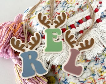 Etiquetas personalizadas para calcetines navideños, adornos de renos, etiquetas de renos, adornos navideños familiares, etiquetas de regalo de Navidad para niños.