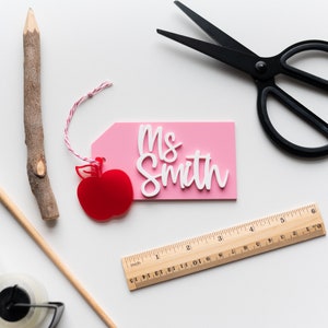 Personalized Teacher Gift Apple Teacher&#39;s Name Gift Tag Teacher Hang Tag Teacher Classroom Decor Best Teacher Ever Teacher Ornament
