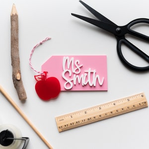 Personalized Teacher Gift, Apple Teacher's Name Gift Tag, Teacher Hang Tag, Teacher Classroom Decor, Best Teacher Ever, Teacher Ornament